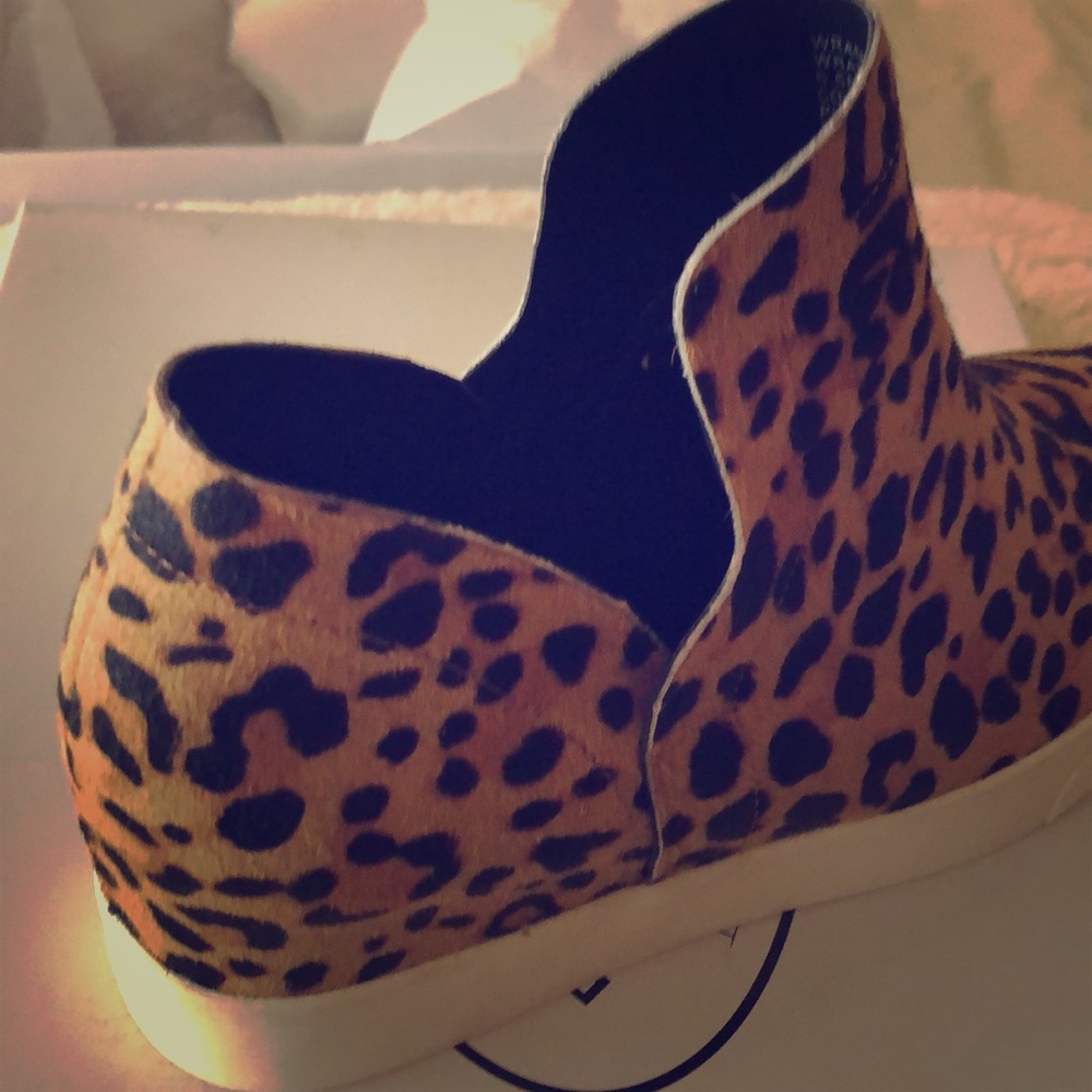 New in box Steve Madden size 5.5 wedge leopard